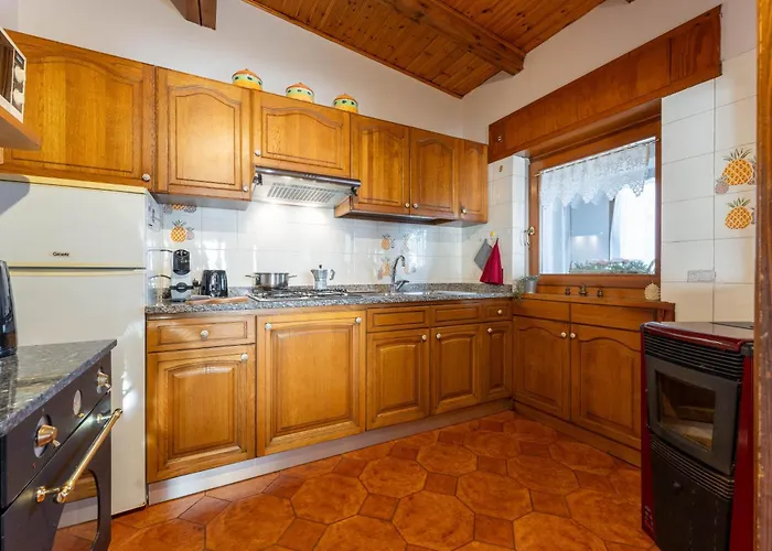 Lhousing -giardino Con Bbq E Garage Роана